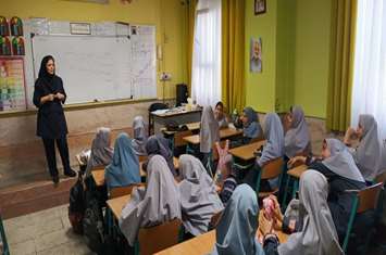 برگزاری کلاس آموزشی مهارت زندگی، فرزند پروری و خود مراقبتی در مرکز خدمات جامع سلامت شهری شماره 10